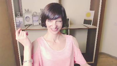 AngelinaLess_ from United States