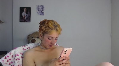 sarahlovesu from France