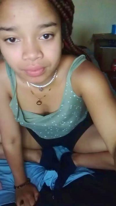 vanessah55 from France